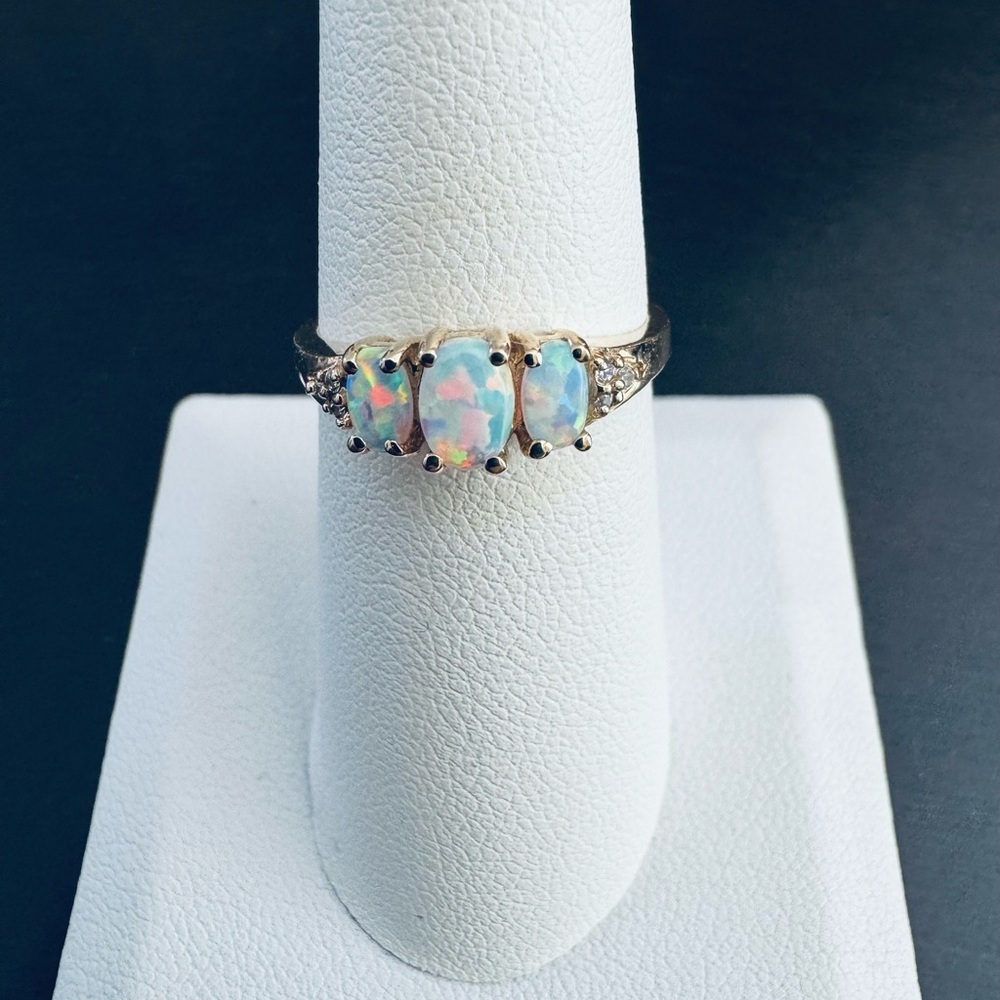 10K Yellow Gold Vintage Opal Diamond Three Stone Band Ring size 6.75 - Picture 2 of 7